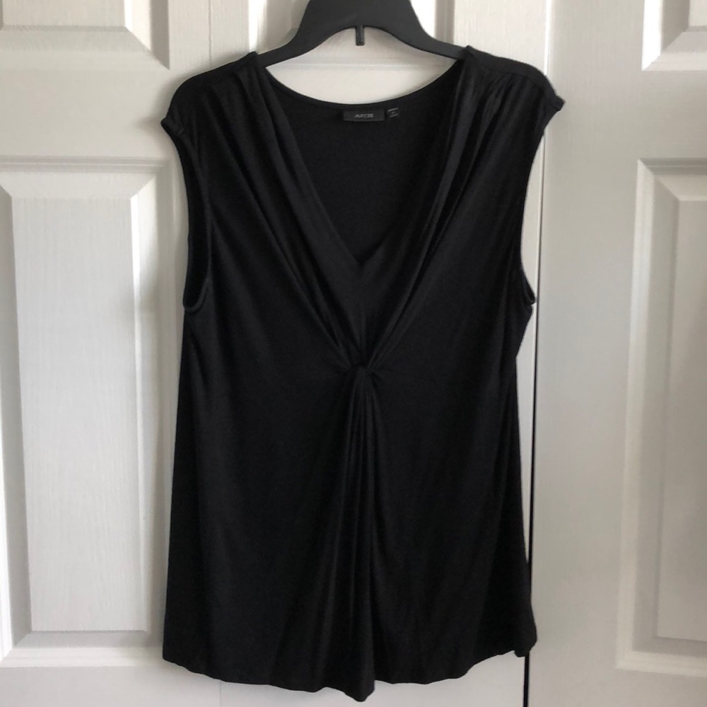 Apt. 9 0X black knot front top